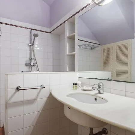 Flateli Sarria Apartment